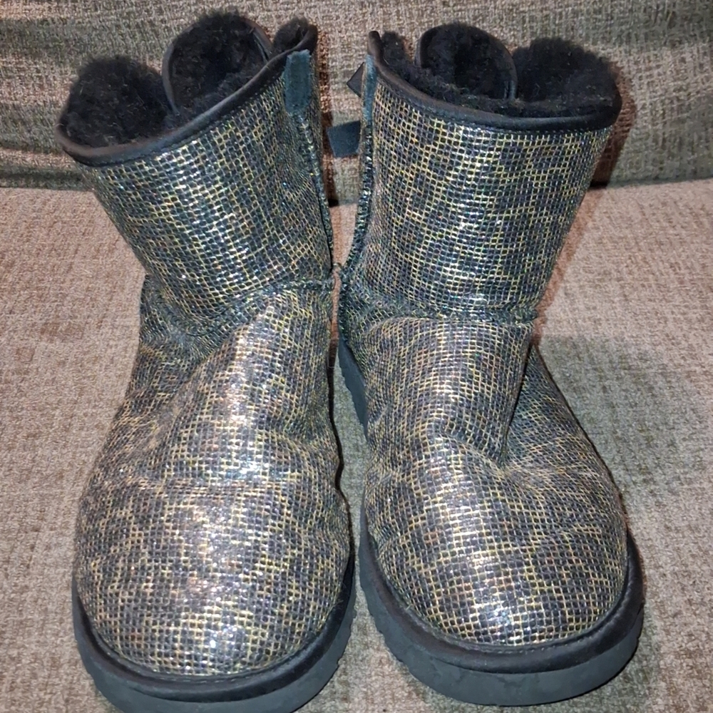 UGG MINI BAILEY BOW BLACK & GOLD GLITTER LEOPARD PRINT SHEEPSKIN BOOTS